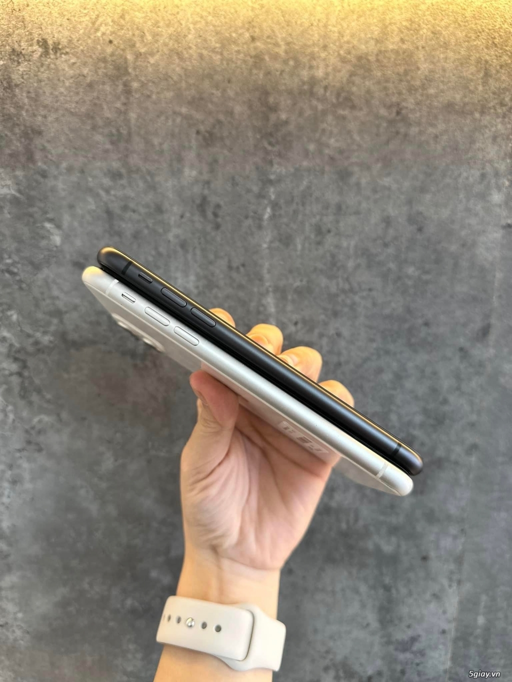 iPhone 11 128G Black/ Silver - 2