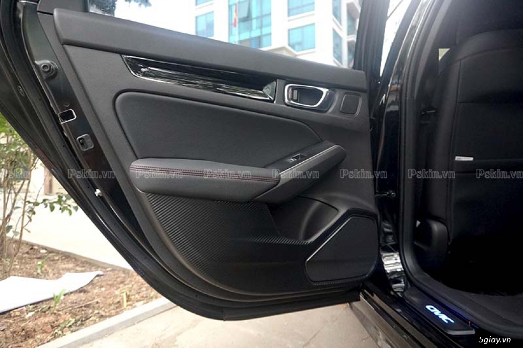 Dán chống xước Tapli cửa KIA Sedona 2015- 2021 vân Carbon 5D mới