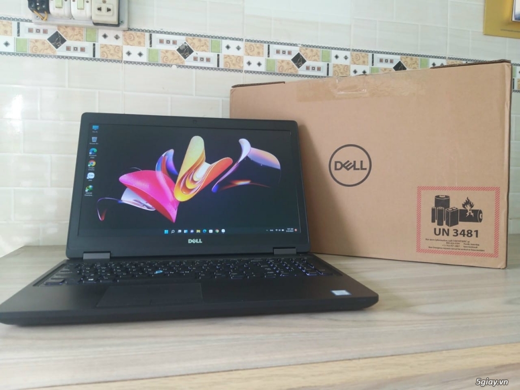 Dell Precision 3520, i7 th7 HQ, 8GB, 256Gb,VGA rời, màn 16.5 máy 99.9% - 1
