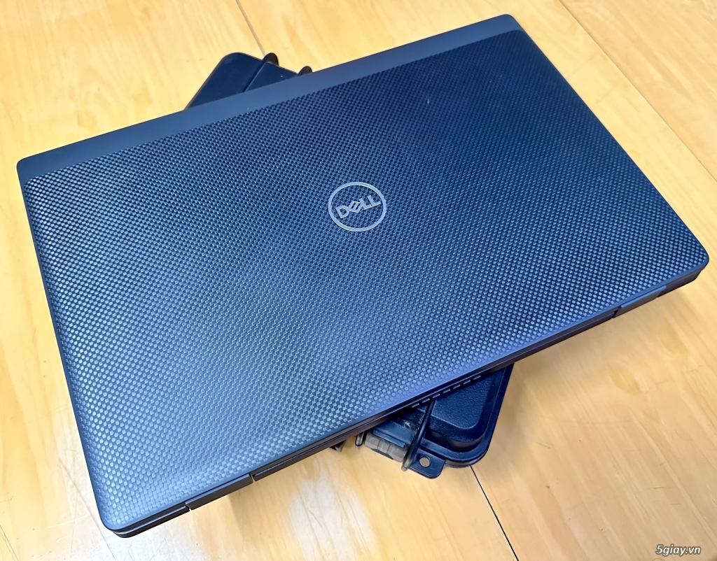 Dell Latitude 7520 (Carbon Fiber) 15 FHD Touch | Core i7 1185G7 | Ram - 1
