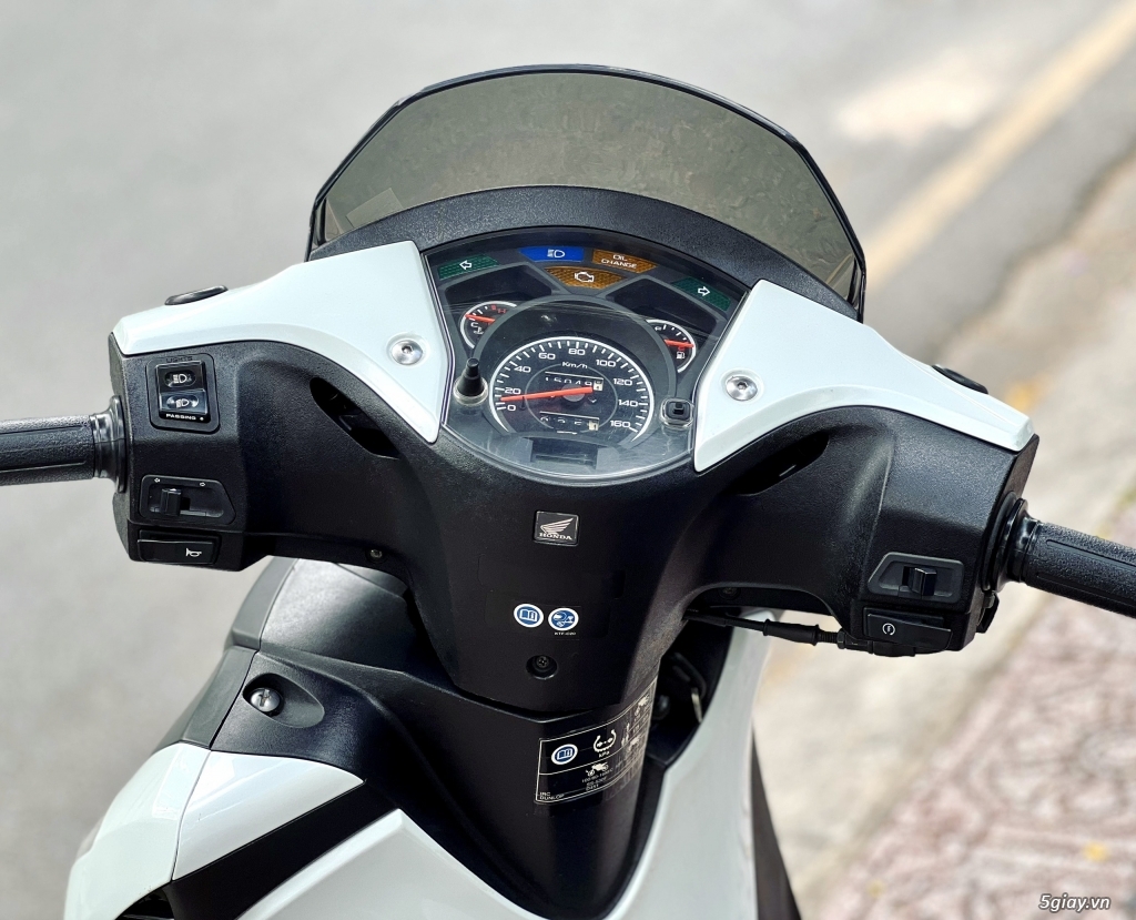 Sh150iT10/2011 05757 - thần tài tới - 1