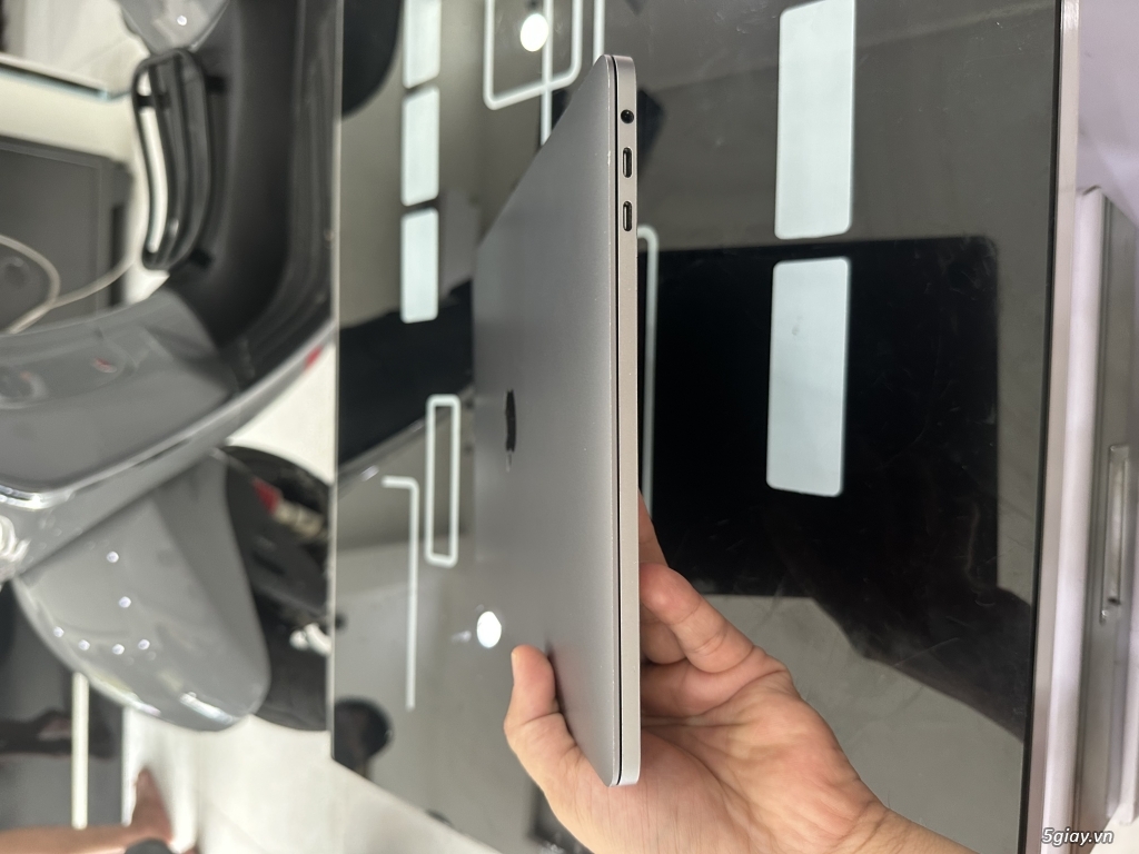 Ban Macbook pro 13inch 2018 - 1