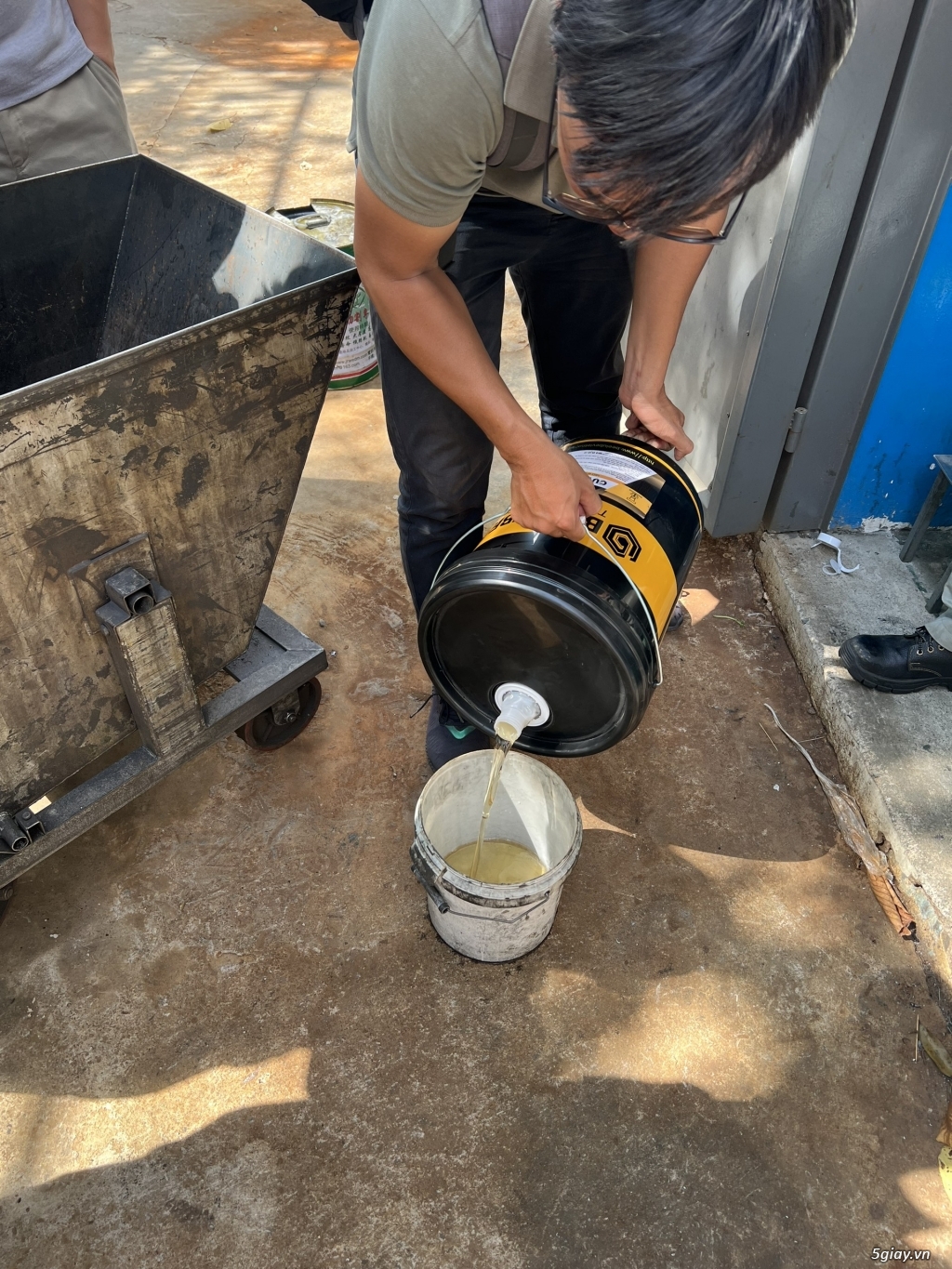 Dầu cắt gọt ( dầu tưới nguội) pha nước M35 - 3