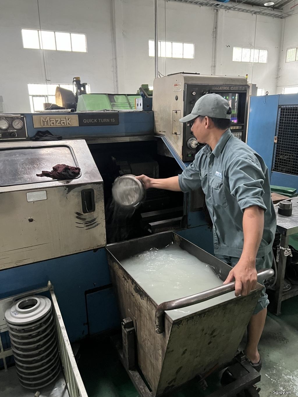 Dầu cắt gọt ( dầu tưới nguội) pha nước M35 - 4