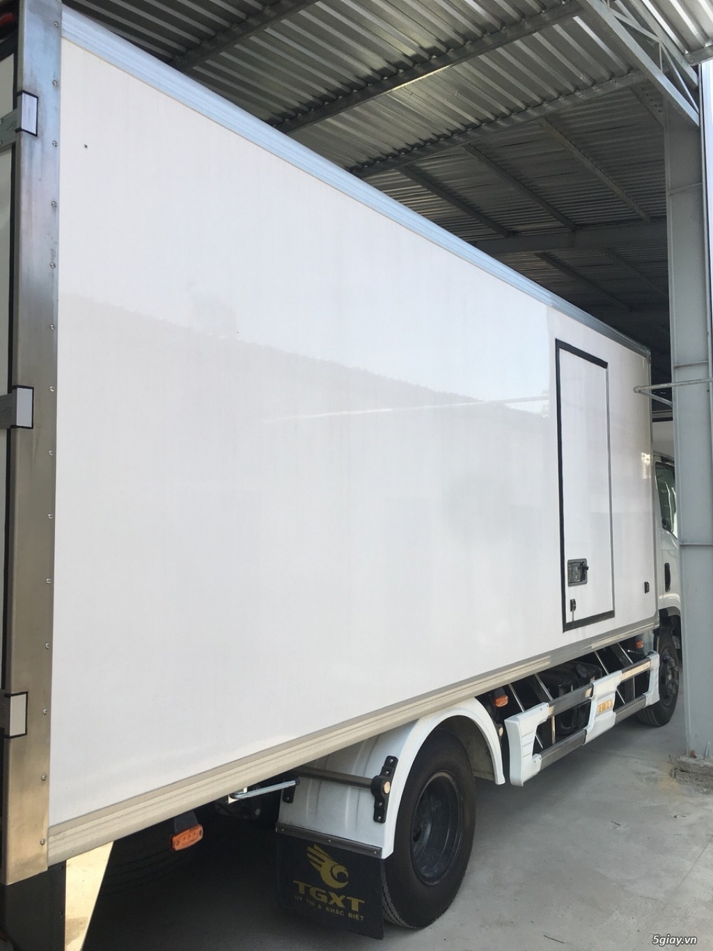 Xe đông lạnh Isuzu từ 2 đến 15 tấn