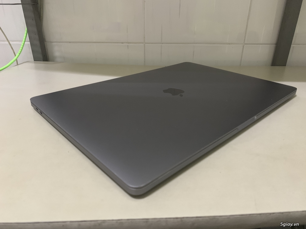 Macbook Pro 2019 16” 16GB i7 - 3