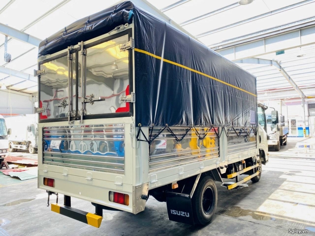 Xe Isuzu QKR 210 đời 2023 thùng mui bạt, thùng kín - 5