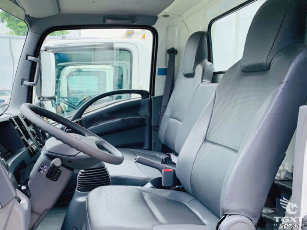 Xe Isuzu QKR 210 đời 2023 thùng mui bạt, thùng kín - 4