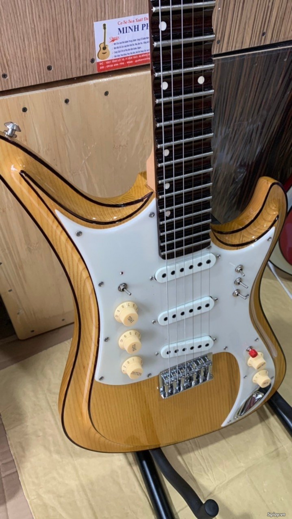 Cửa hàng bán đàn guitar điện phím lõm uy tín chất lượng tại TPHCM - 29