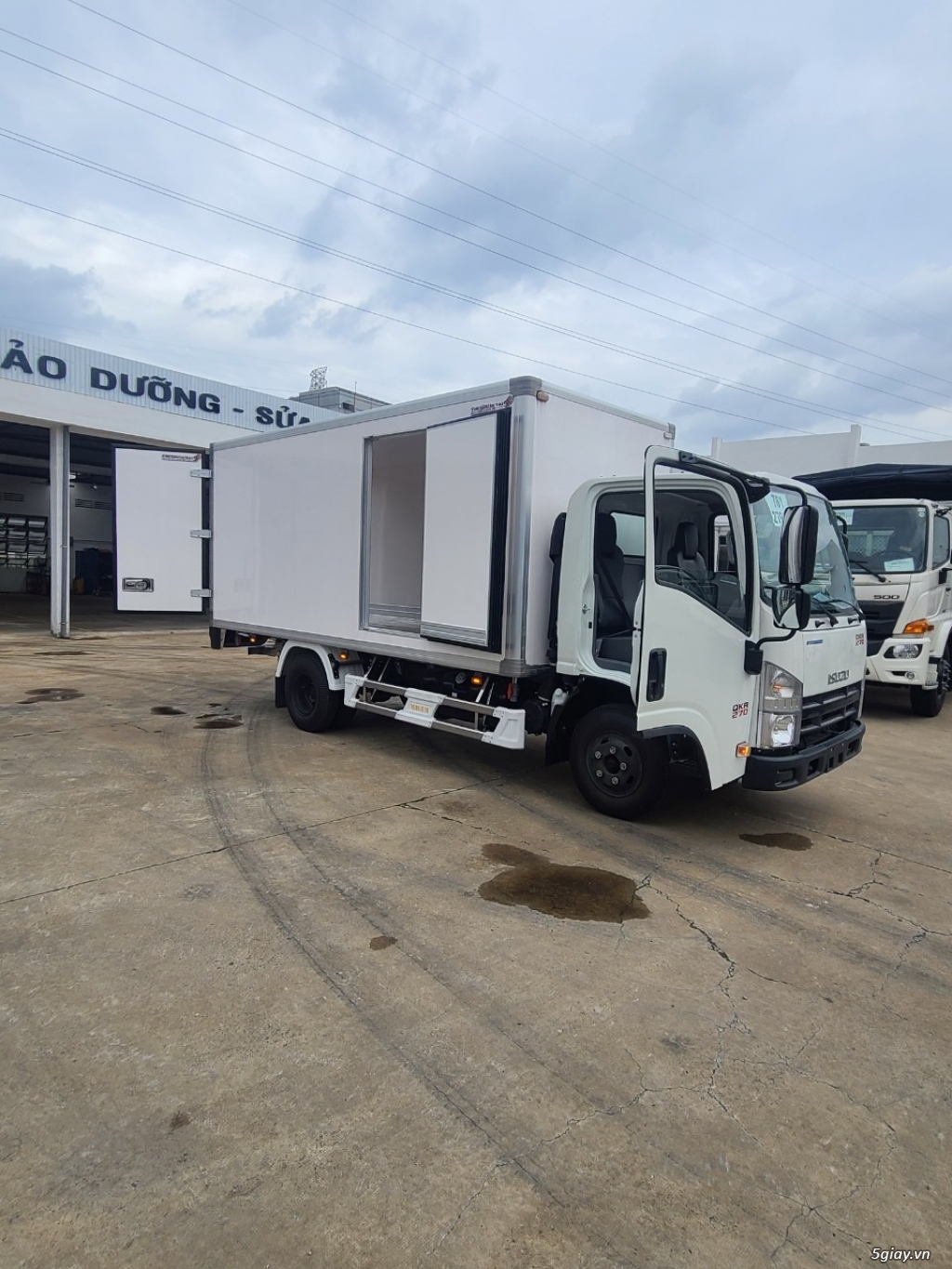 Xe tải isuzu QKR thùng bảo ôn trả trước chỉ 120tr - 2