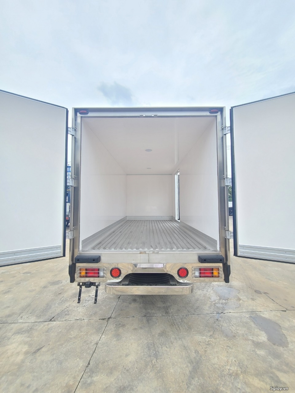 Xe tải isuzu QKR thùng bảo ôn trả trước chỉ 120tr - 3