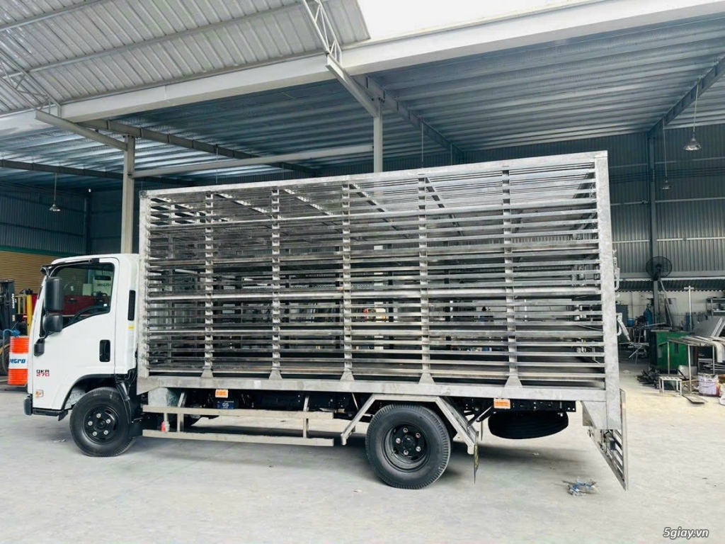 Isuzu QKR 270 xe chuyên dụng vận chuyển gia cầm thùng dài 4m3