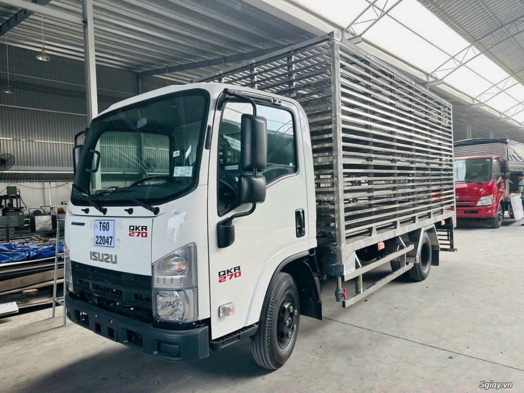 Isuzu QKR 270 xe chuyên dụng vận chuyển gia cầm thùng dài 4m3 - 1