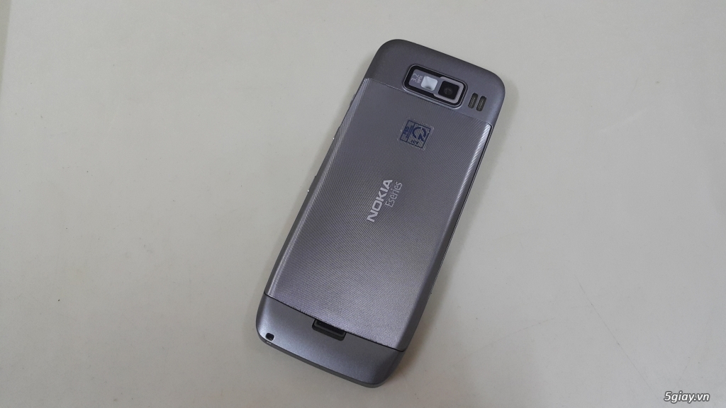 Bán xác Nokia E52 chính hãng, vỏ phím zin, pin, màn hình. - 1