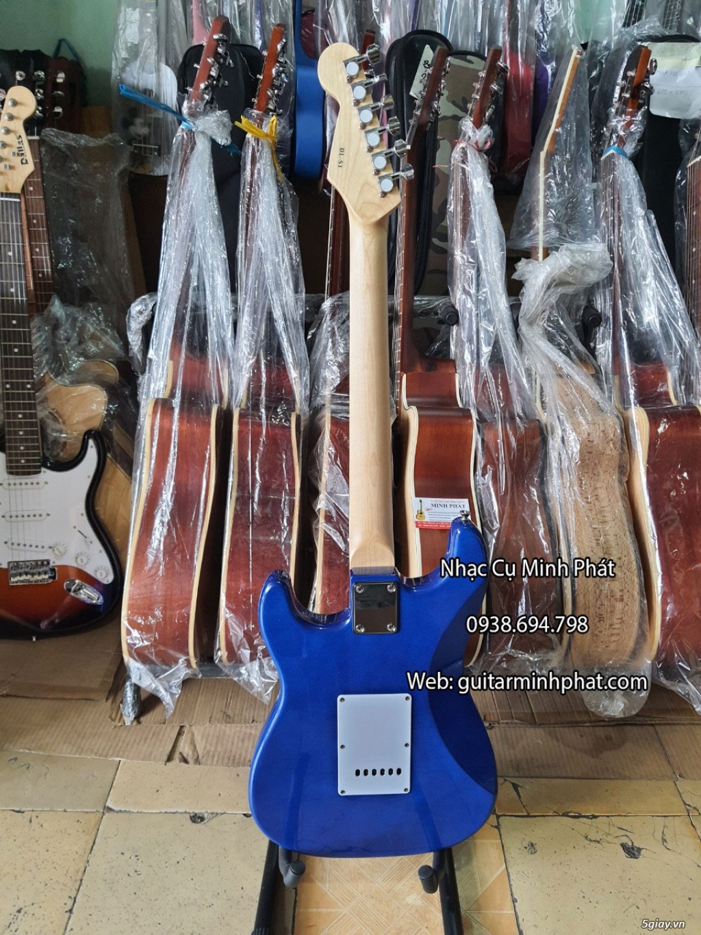 Cửa hàng bán đàn guitar điện chất lượng tại TPHCM - Minh Phát Music - 2