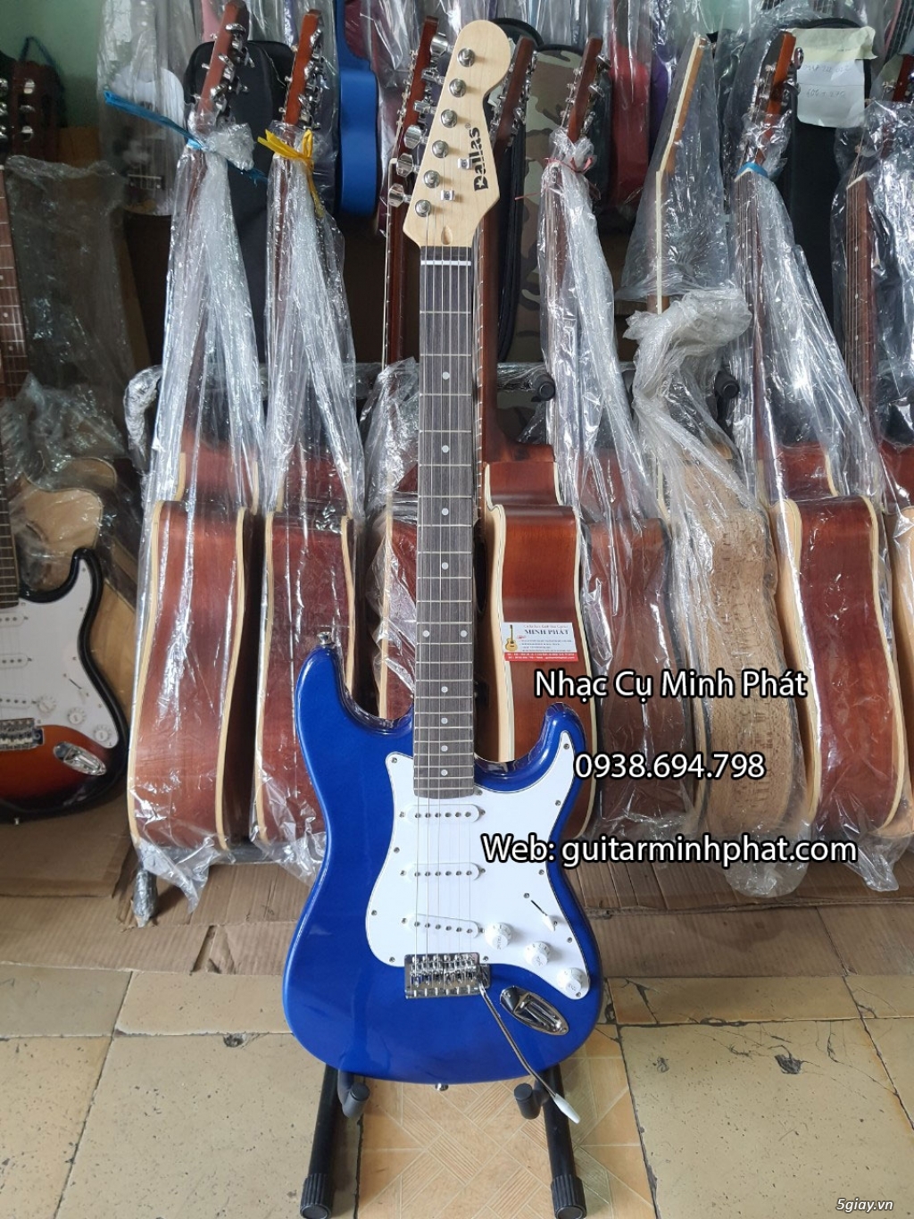 Cửa hàng bán đàn guitar điện chất lượng tại TPHCM - Minh Phát Music - 3