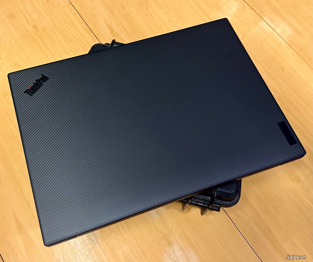 ThinkPad P1 Gen 5 | A1000 4GB