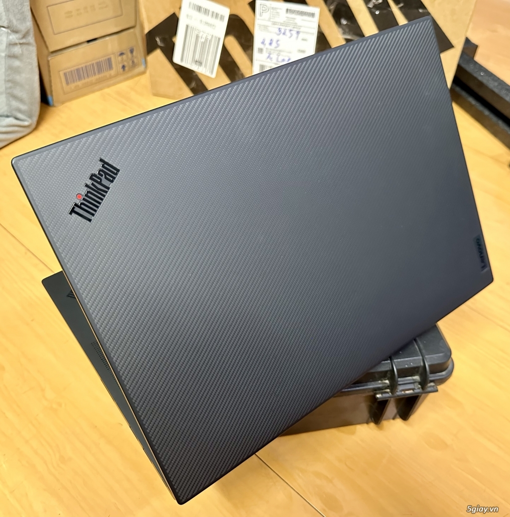 ThinkPad P1 Gen 5 | A1000 4GB - 7