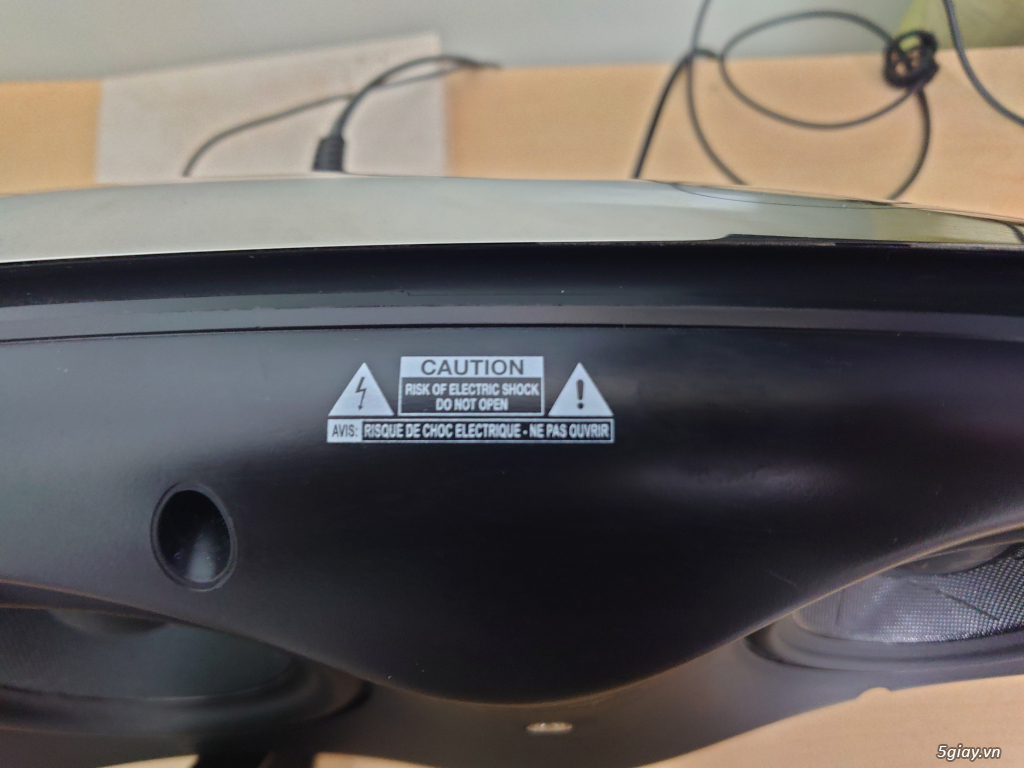 Bowers & Wilkins Zeppelin (đời đầu) - 3