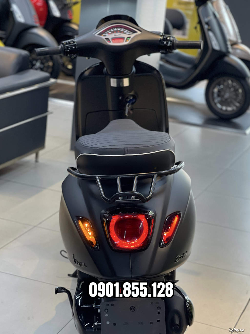 Vespa Sprint Đen Nhám Hot Hot
