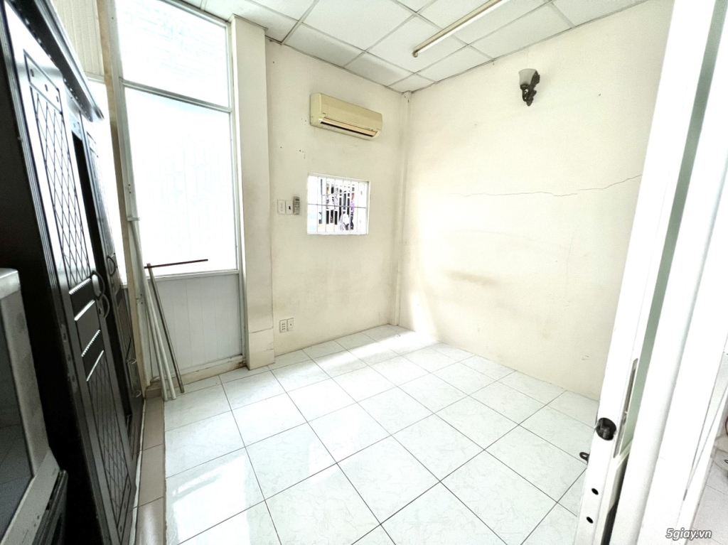 (( Cho Thuê Nhà )) 3m x 5m Hẻm Trần Hưng Đạo. Quận 1 - 1