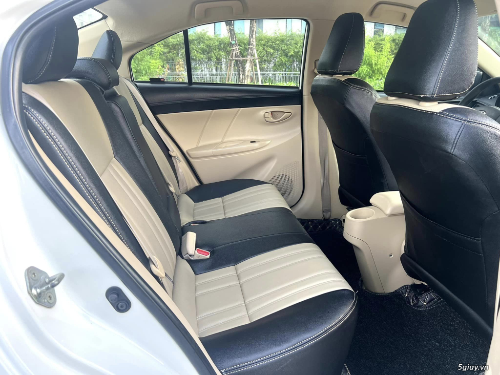 Cần bán Toyota Vios 2017 sô sàn màu trắng - 4