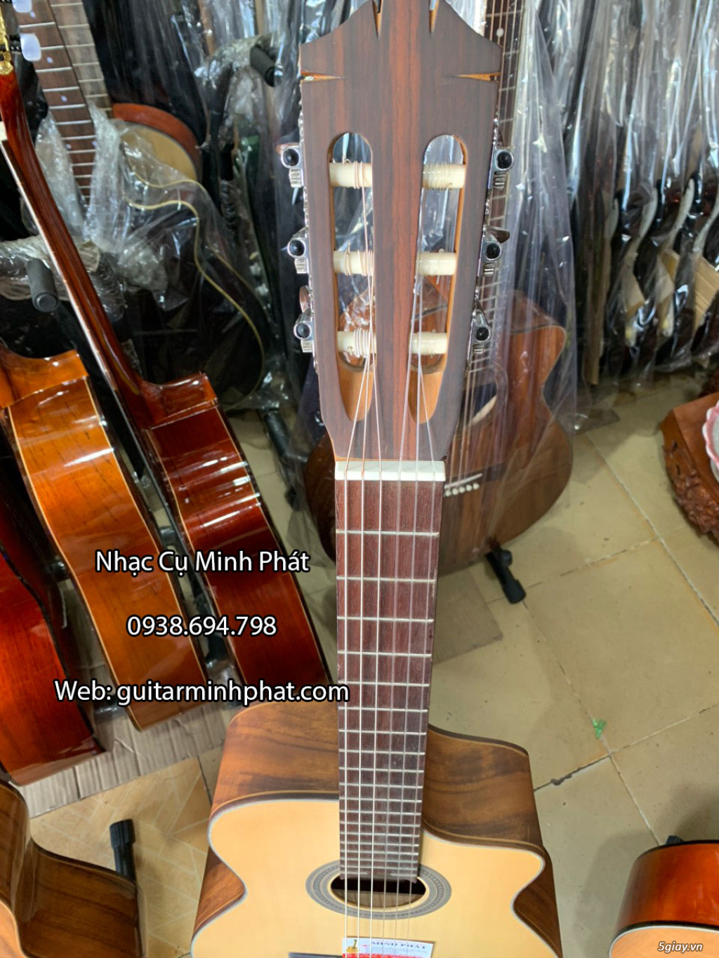 Cửa hàng bán đàn guitar classic giá rẻ âm thanh chuẩn tại TPHCM - 17
