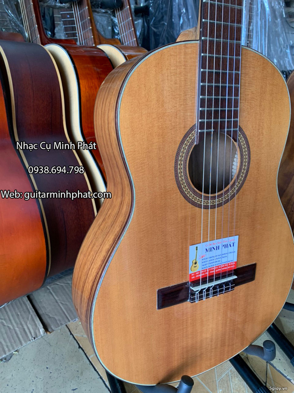 Cửa hàng bán đàn guitar classic giá rẻ âm thanh chuẩn tại TPHCM - 14