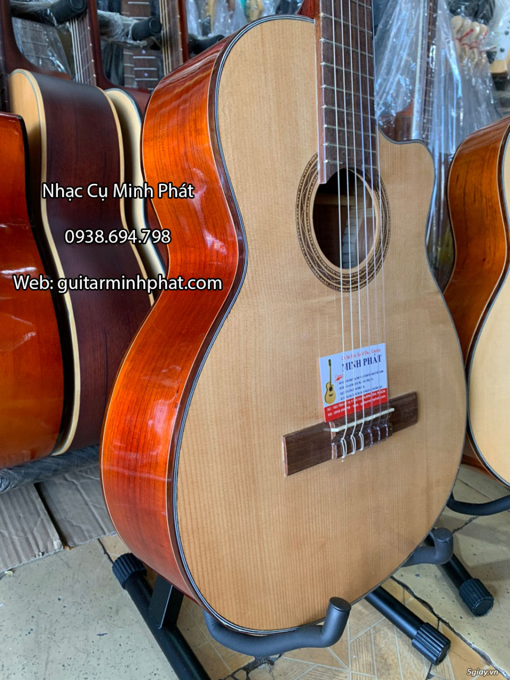 Cửa hàng bán đàn guitar classic giá rẻ âm thanh chuẩn tại TPHCM - 10