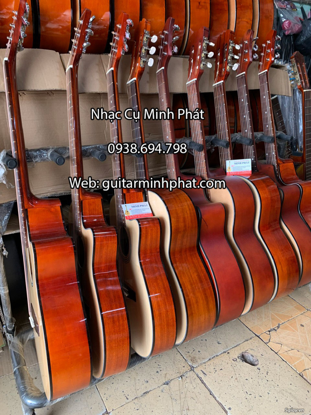 Cửa hàng bán đàn guitar classic giá rẻ âm thanh chuẩn tại TPHCM - 2