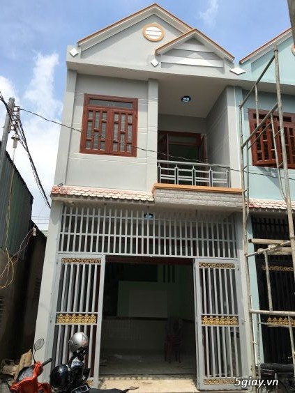 Sang căn nhà KDC Tân Đức - Tỉnh lộ 10 - 125m2, 1 trệt 1 lầu, giá 1.95 - 3
