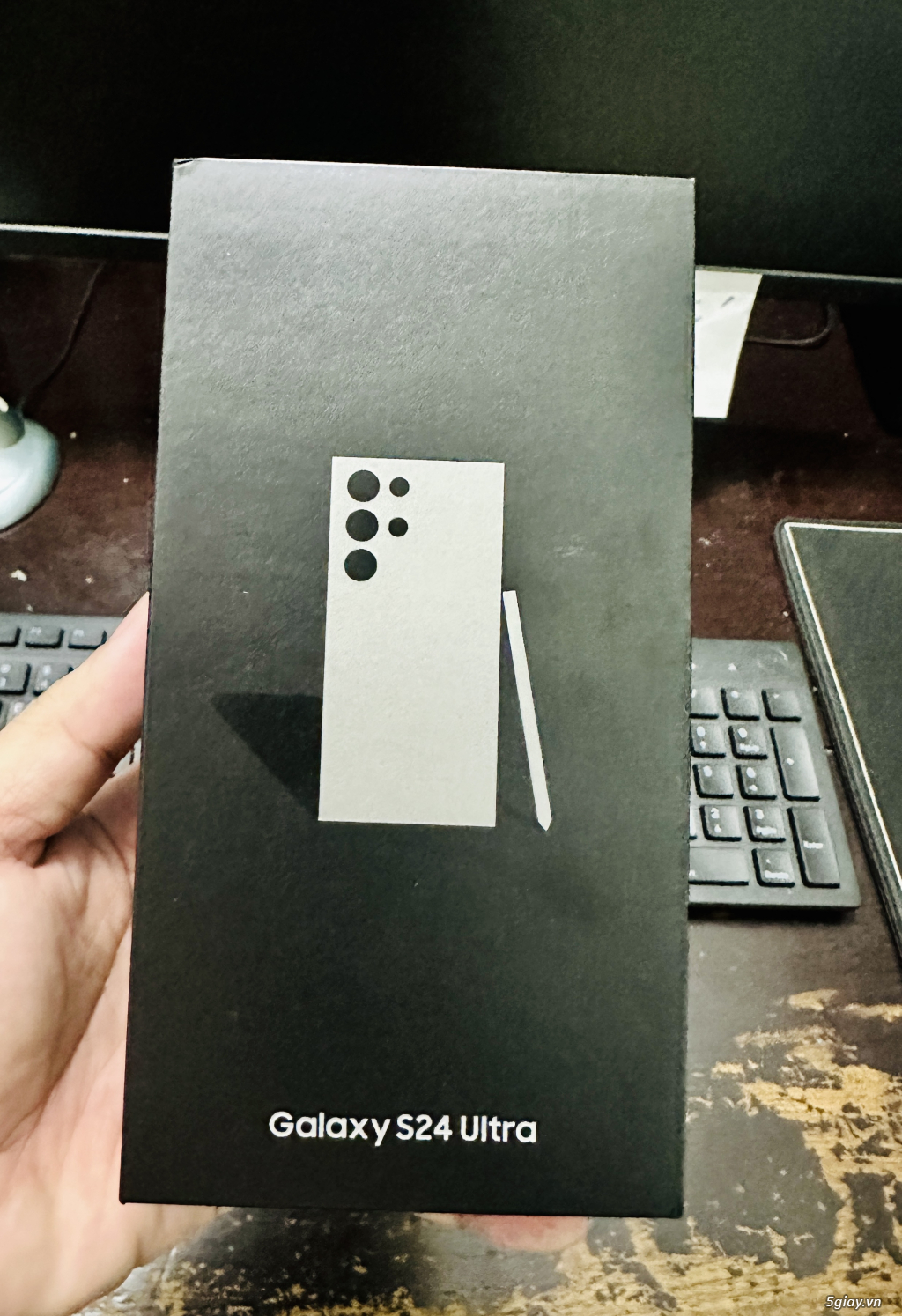 Cần bán Samsung S24 Ultra Xám Titan 256GB mới 100%