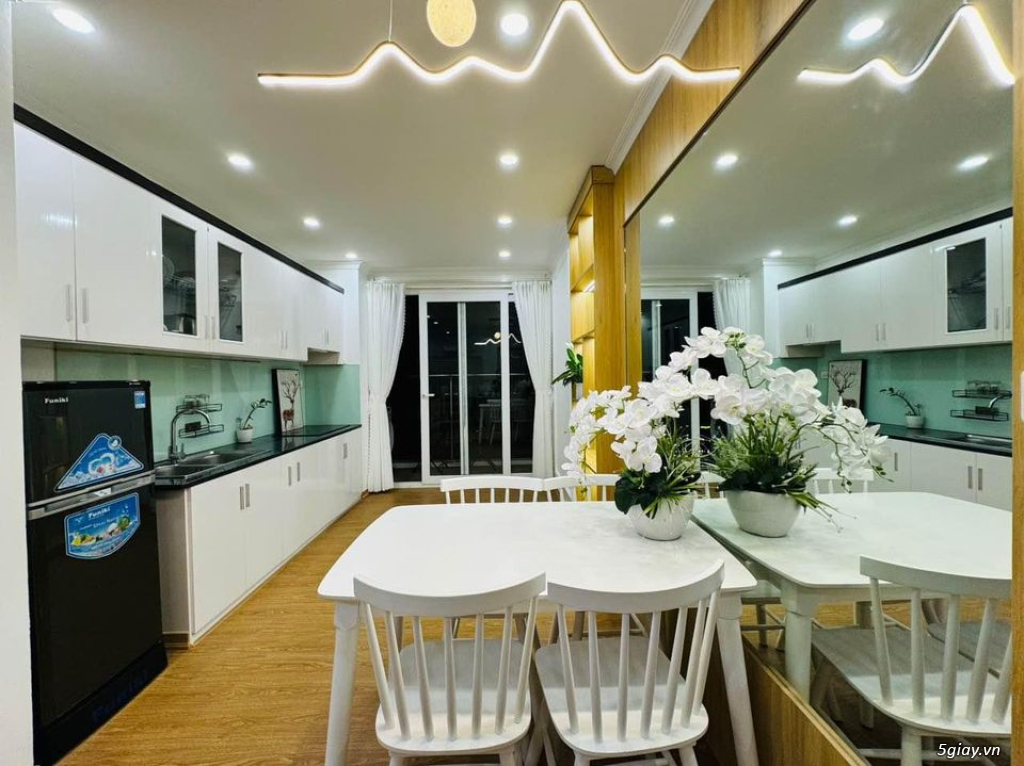 bán căn hộ 2Pn view biển 68m2 trung tâm du lịch Bãi Cháy, Hạ Long
