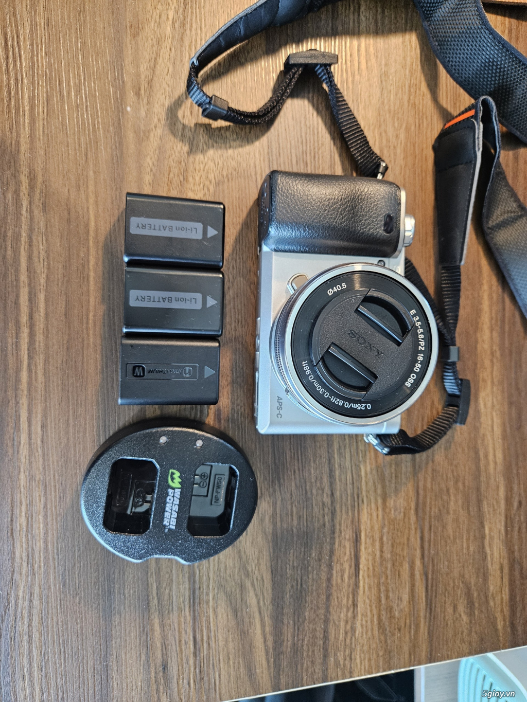 Sony Alpha A6000 + lens kit 15-60 + bộ xạc rời - 9tr5 (fullbox)