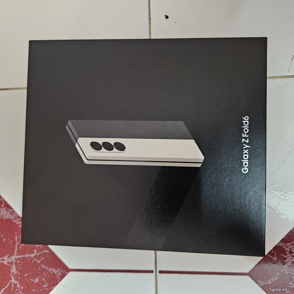 Samsung fold 6 - brand new - 512GB - Crafted Black - 2