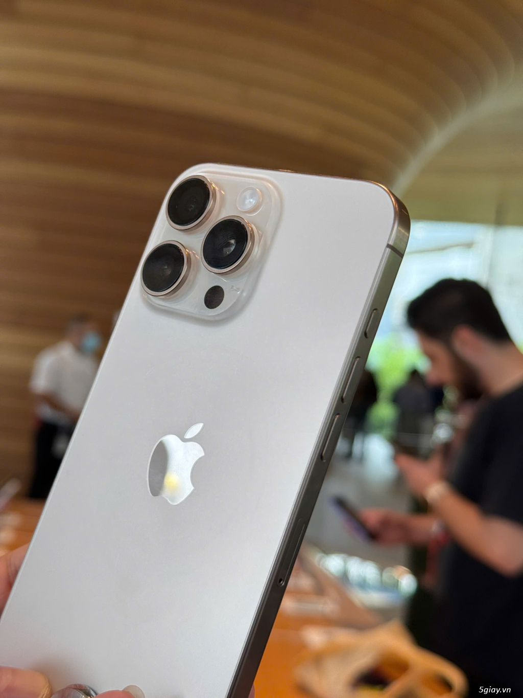 iPhone 16 Pro & 16Promax - 1