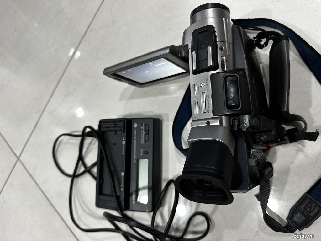 Cần bán:Máy quay Băng Mini DV Sony - 3