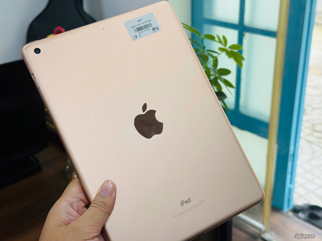 iPad Gen6 32G Wifi - 1