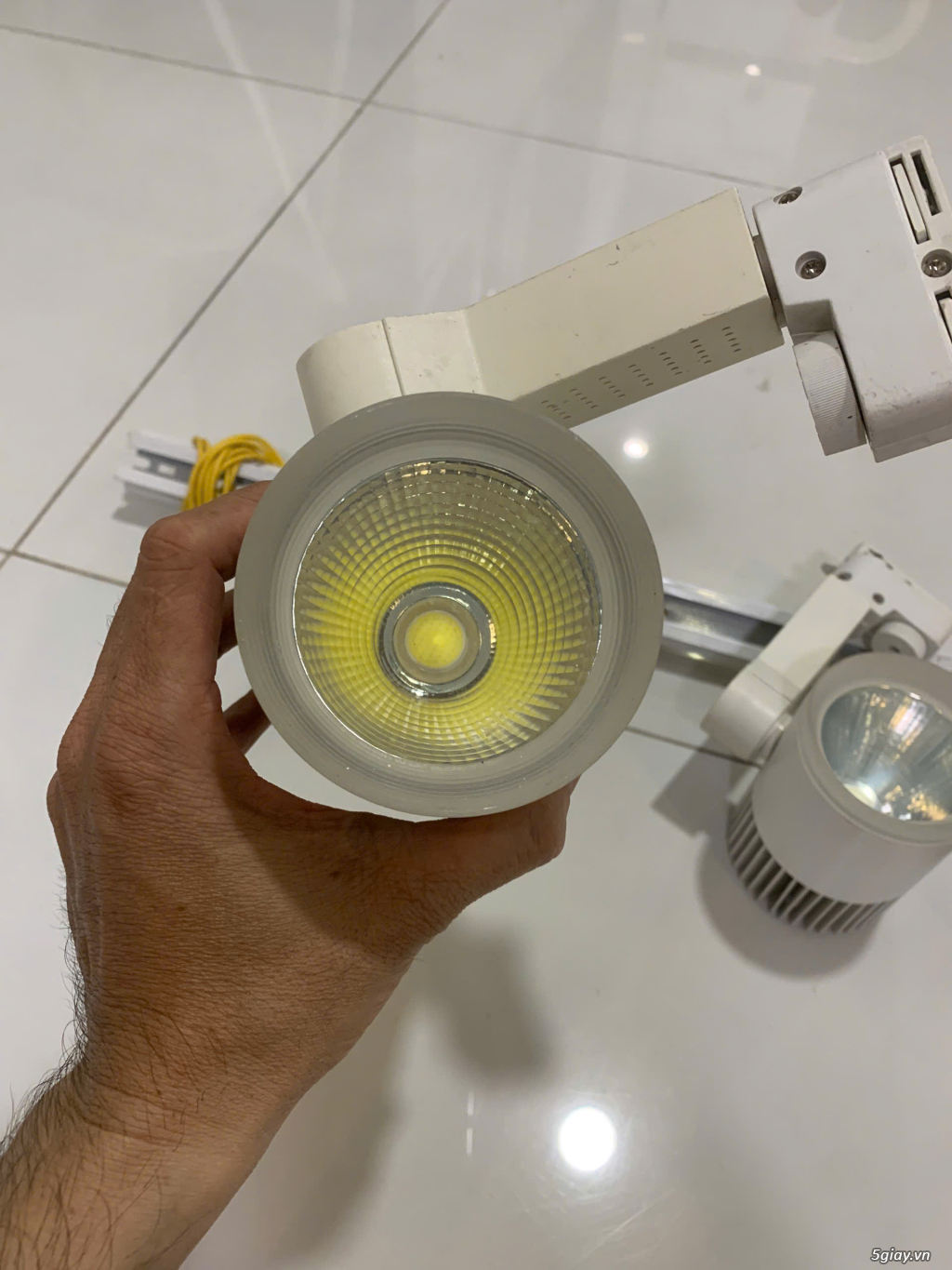 02 Bộ đèn led rọi ray Trắng và Đen 20W như hình dư dùng cần bán - 1