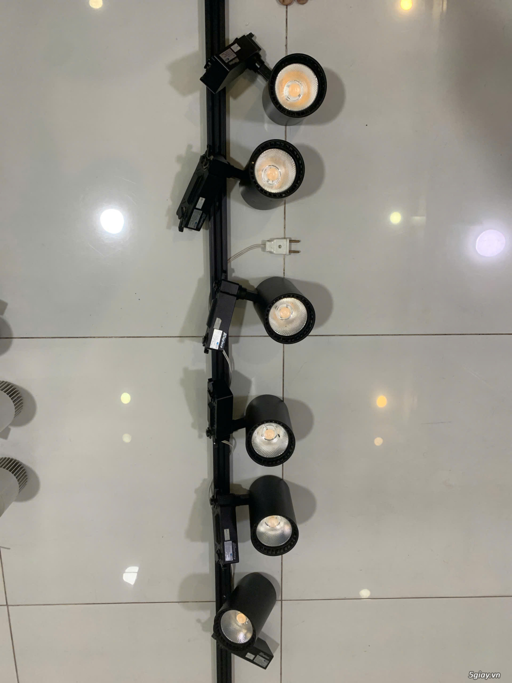 02 Bộ đèn led rọi ray Trắng và Đen 20W như hình dư dùng cần bán - 2