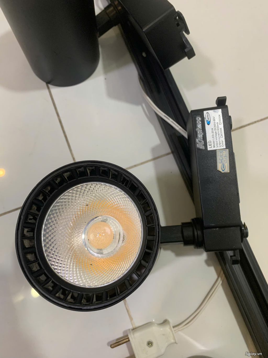 02 Bộ đèn led rọi ray Trắng và Đen 20W như hình dư dùng cần bán - 3