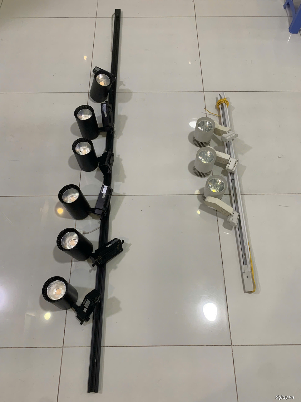 02 Bộ đèn led rọi ray Trắng và Đen 20W như hình dư dùng cần bán