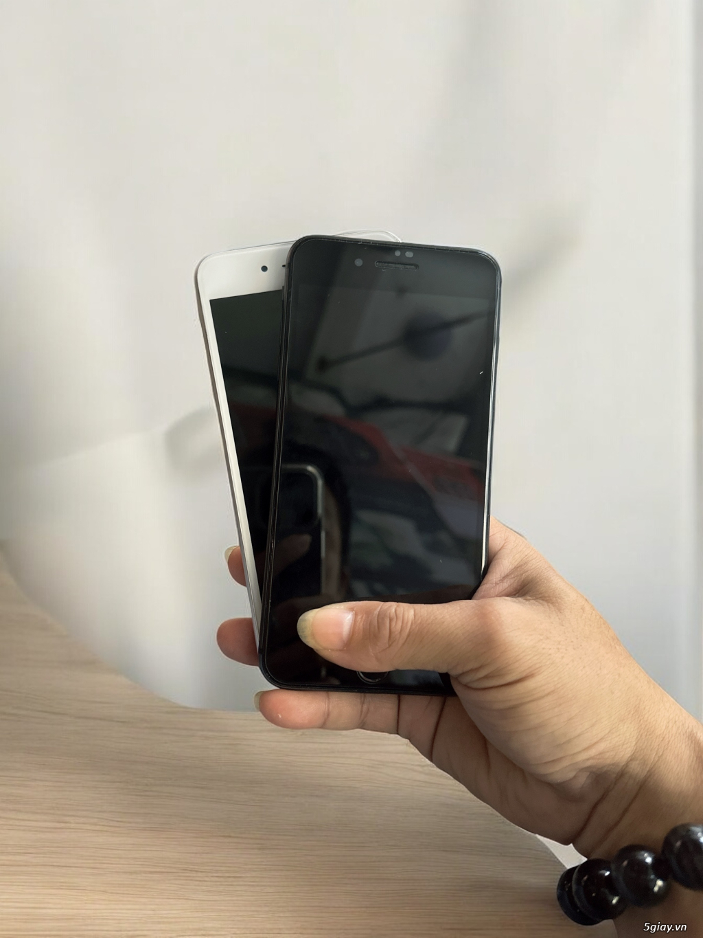 iPhone 8Plus 64G Black & Silver - 2