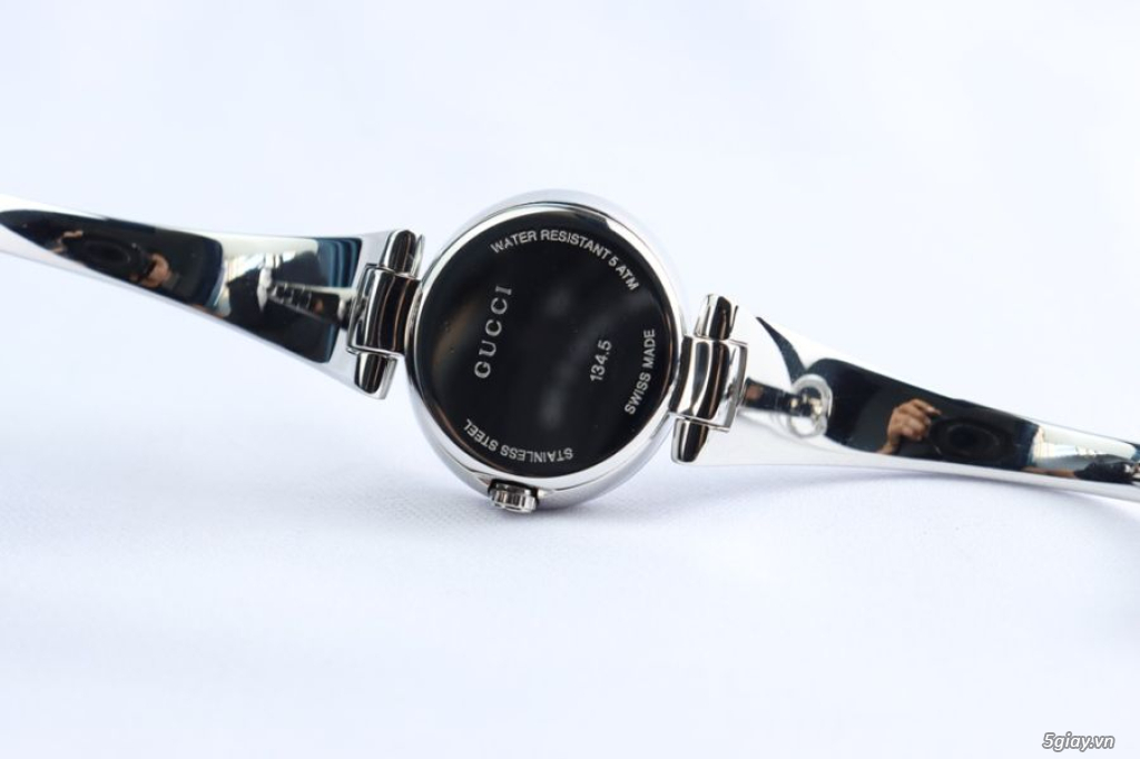 Đồng Hồ guuuu Nữ ( Kiểu Lắc Tay ) Mặt nâu, size 27mm ( Như Mới )