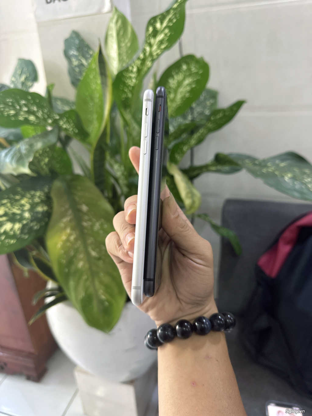 iPhone 8Plus 64G Silver & Black - 1