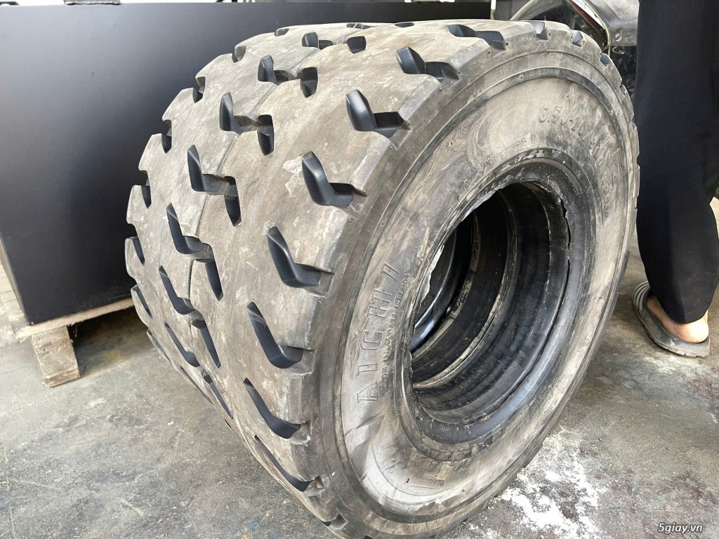 Bán Lốp đặc xe nâng cũ 650-10 Nhật Bãi cắt gai Chất Lượng - 2