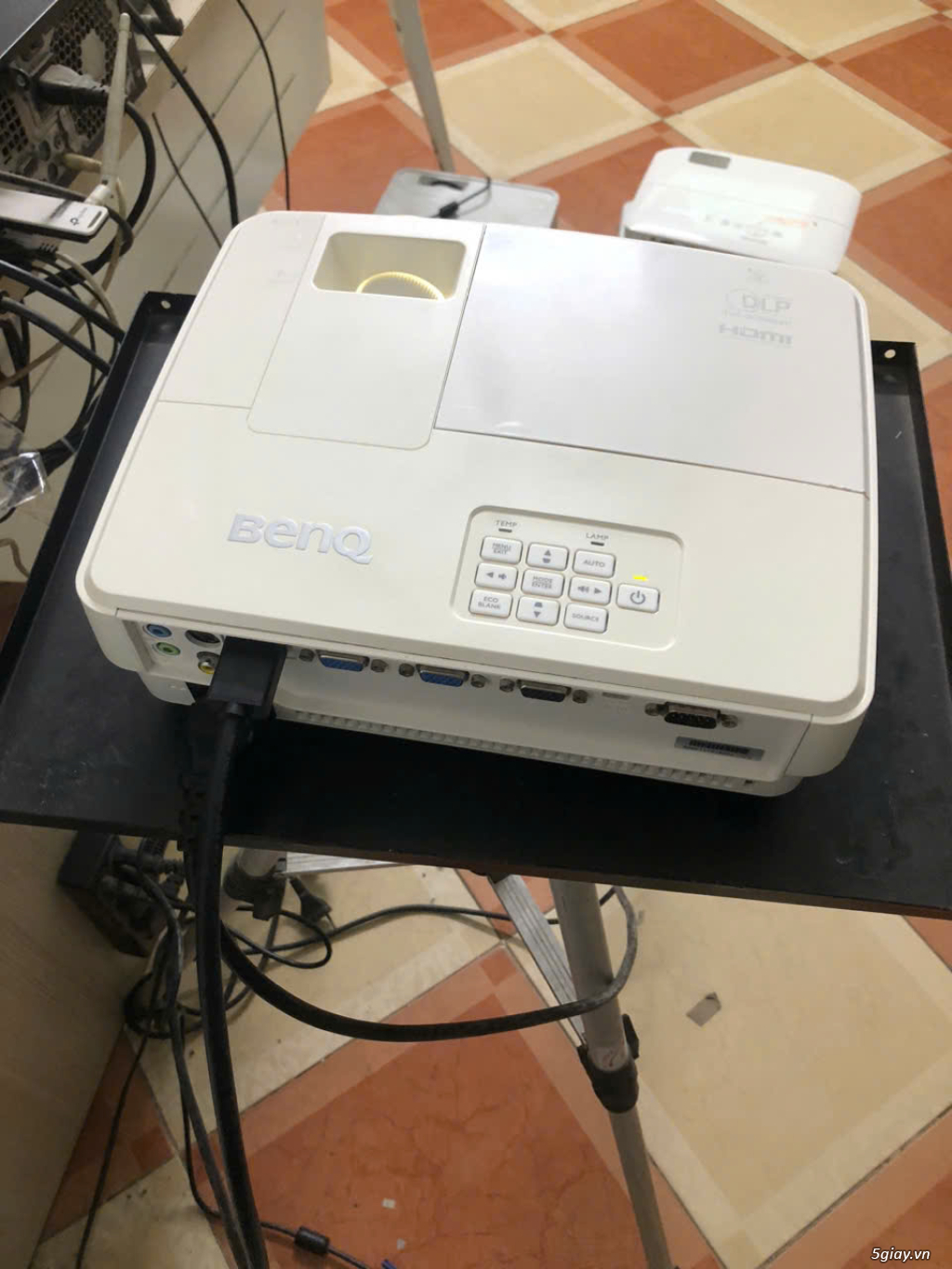 Máy chiếu cũ chính hãng giá rẻ tại Hà Nội