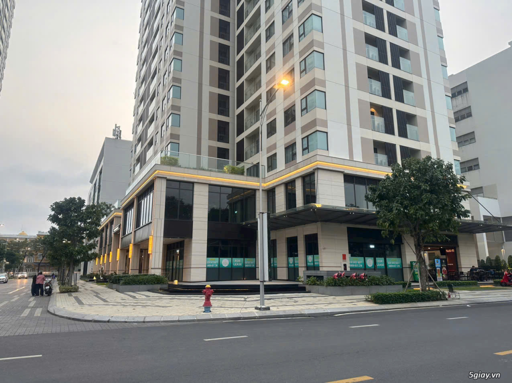 SHOPHOUSE KHỐI ĐẾ TẠI HỒ BÁN NGUYỆT PHÚ MỸ HƯNG - 2