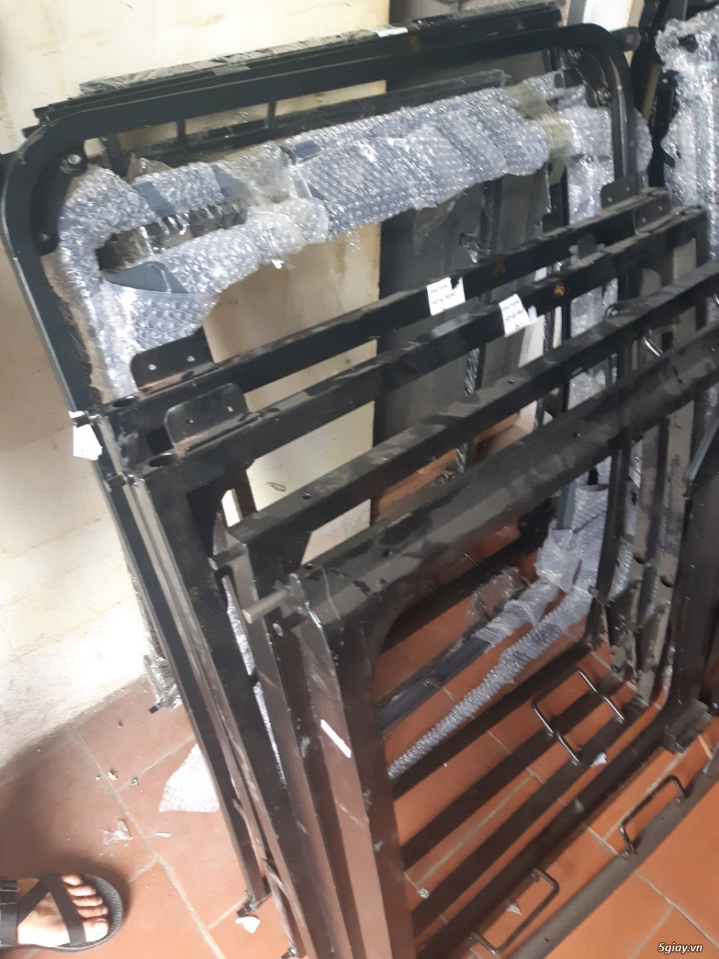 KÍNH CHẮN GIÓ - KHUNG KÍNH