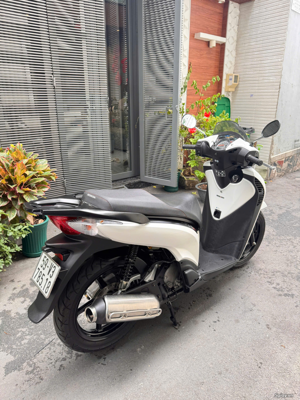 Honda SH 150i nhập Ý 2 đĩa trắng đen mới đẹp chính chủ . - 8